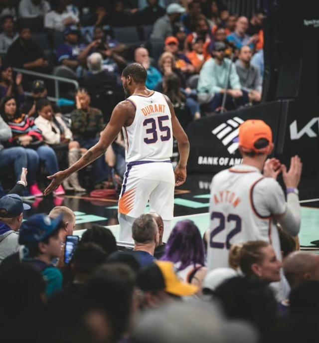 杜兰特回归赛场，战术调整首场状态亮眼，DWG观众沸腾！